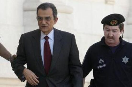 Oliveira Costa desviou 9 mil milhões e vive com 1300 €/mês