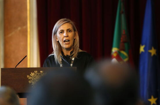 Ex-bastonária dos Advogados ganha guerra contra sauditas