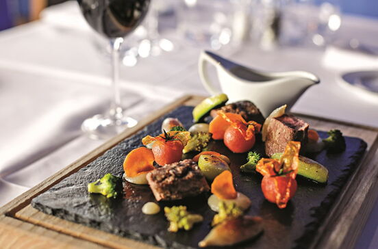 Aprenda a fazer bife de borrego marinado em hortelã