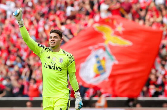 Ederson e Lindelof podem render 92 milhões ao Benfica