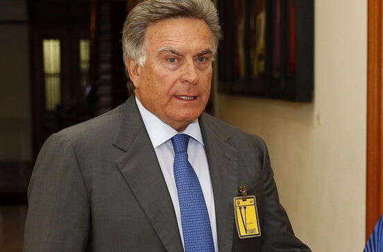 Primo ajuda Sócrates e nega explicar milhões