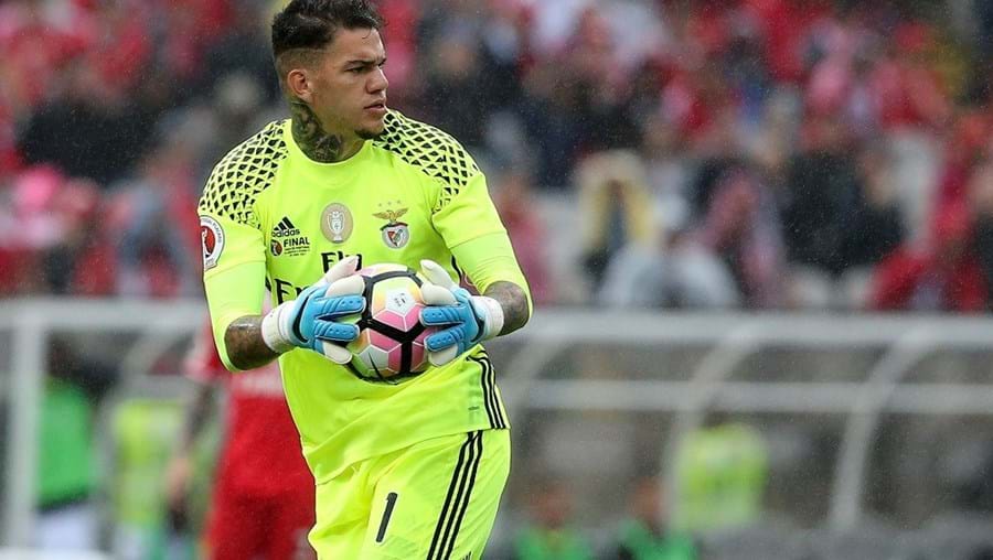 Negócio de Ederson dá milhões a Benfica e Mendes - Futebol - Correio da