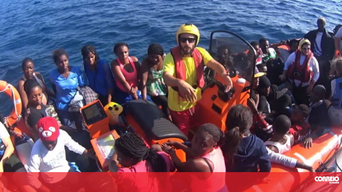 Polícia Marítima em missão na Grécia resgata 33 migrantes Portugal