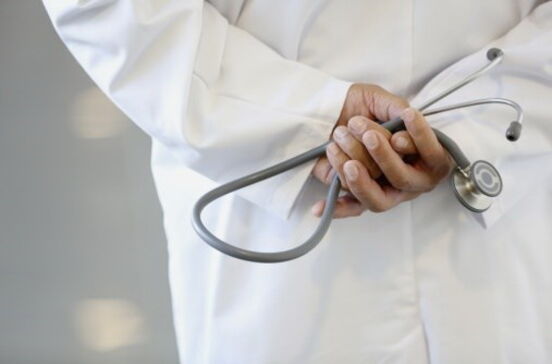 Quase quatro mil médicos estão à beira da reforma