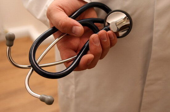 Reavaliados precários dos hospitais do Oeste excluídos por falta de habilitações