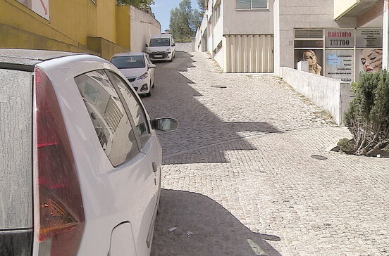 Gang faz emboscada a vendedores de ouro