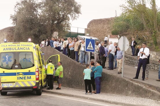 Carro desgovernado atinge 13 em funeral
