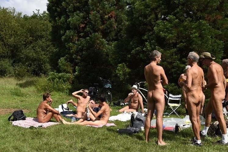 Abriu o primeiro parque nudista na capital francesa Img_757x498$2017_09_03_11_12_58_664202