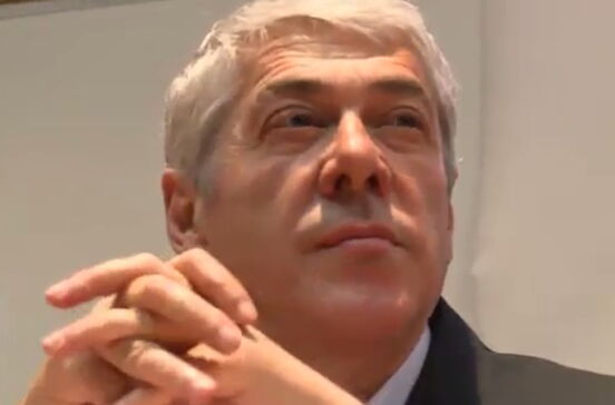 CM mostra o interior da casa de Sócrates em Paris