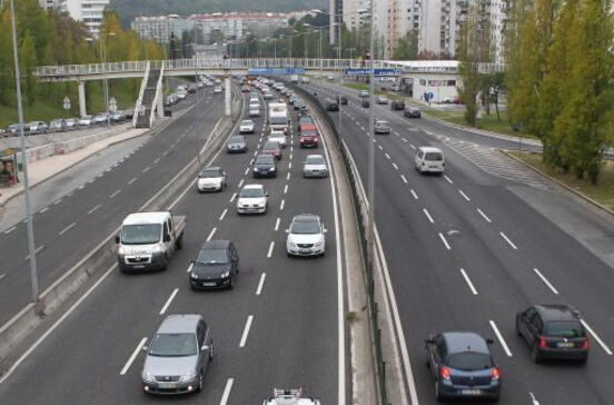 Impostos dos carros dão 1200 milhões de receita