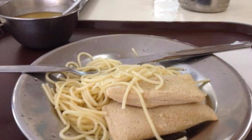 Resultado de imagem para Pais denunciam refeições escolares más e em pouca quantidade