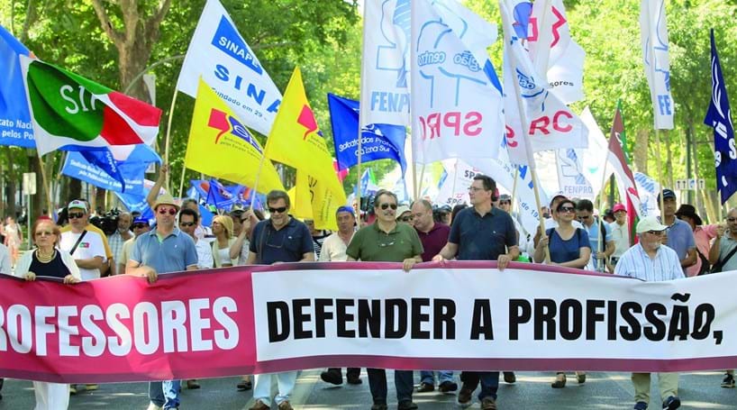 Resultado de imagem para Professores em greve nacional a 15 de novembro