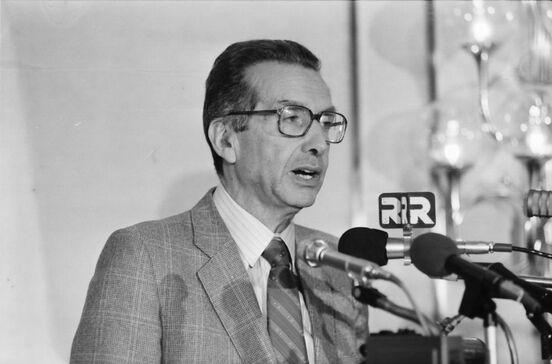 Quando Zenha abriu guerra a Soares para tentar chegar a Belém