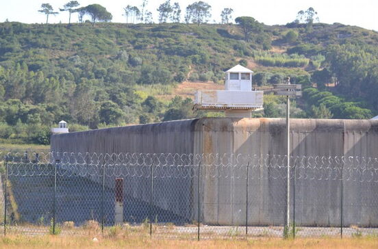 Presos saltam muro para fugir da cadeia de Vale de Judeus