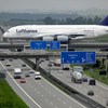 Pista de aeroporto na Alemanha atravessa autoestrada