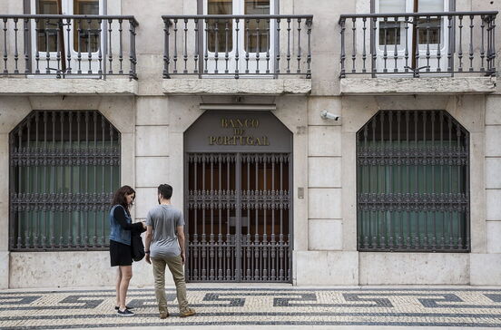 Banqueiros obrigados a ter passado limpo