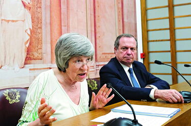 Estado toma edifícios à força para criar casas