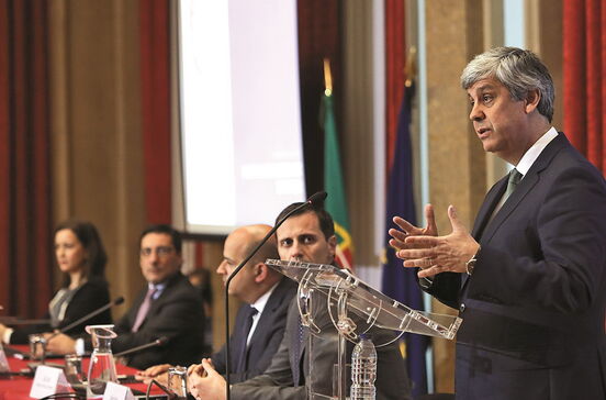 Centeno tira 1,6 mil milhões à Função Pública