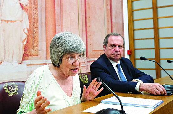 Estado toma edifícios à força para criar casas