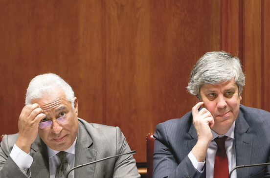 Centeno trava carreiras na Função Pública