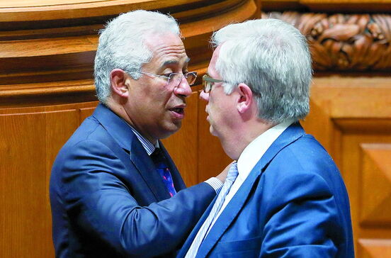 Políticos passam as culpas para dirigentes