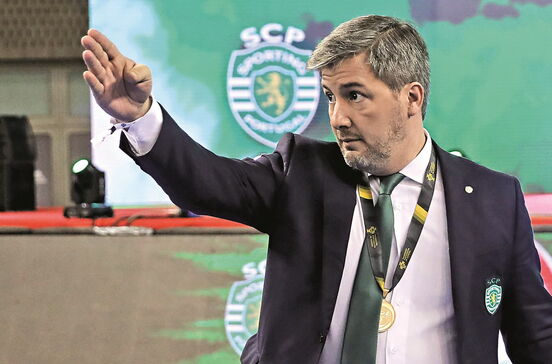 Bruno faz chantagem com salário dos jogadores