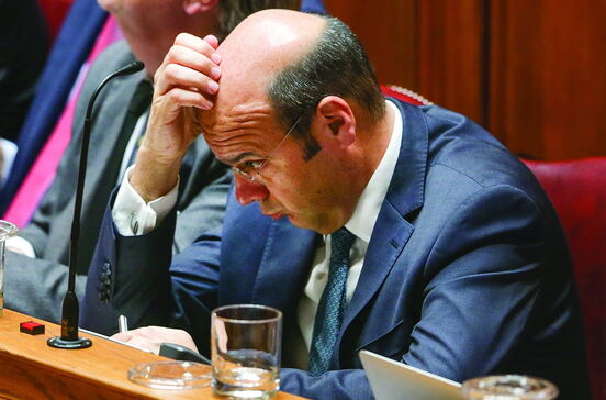 Ministro adjunto ilegal em nova empresa