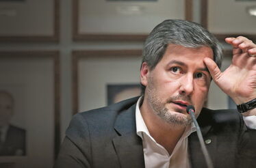Bruno pressiona funcionários antes da AG