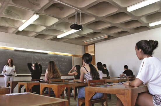 Milhares de alunos fazem exame sem saber nota do ano