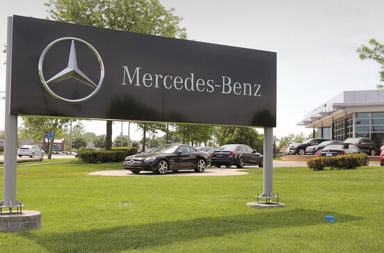 Mercedes chama milhares de veículos
