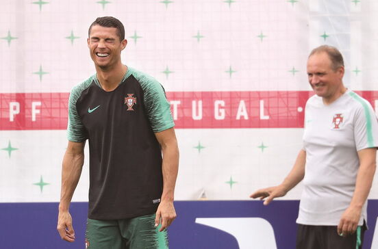 Ronaldo dança antes de jogo decisivo
