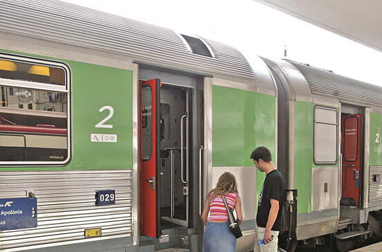 CP paga táxis para levar passageiros