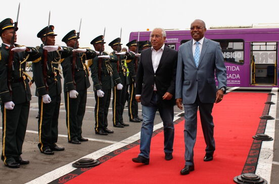“O passado está no museu”, diz Costa em Angola