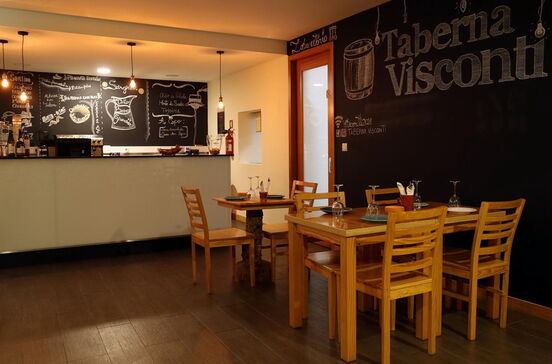 Asas de frango picantes são especialidade na Taberna Visconti