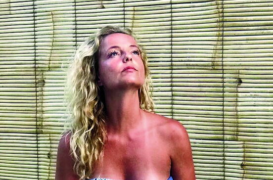 Irmãs Norton seduzem na Indonésia