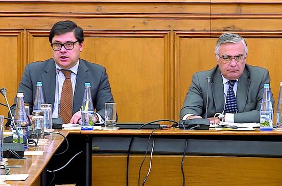 Pais de crianças internadas em contentores querem Estado em tribunal