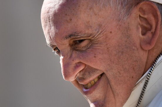 Lóbi gay em guerra contra o Papa
