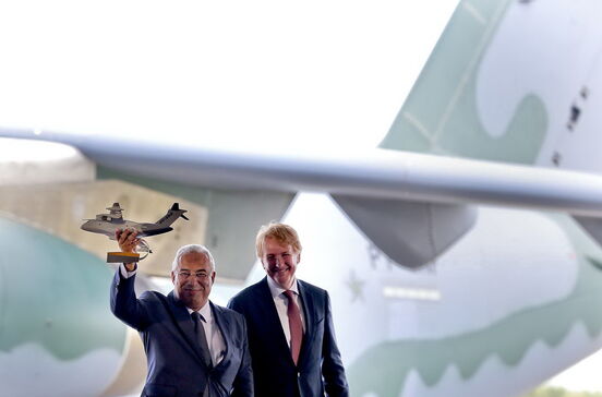 Cinco aviões KC-390 custam 930 milhões de euros