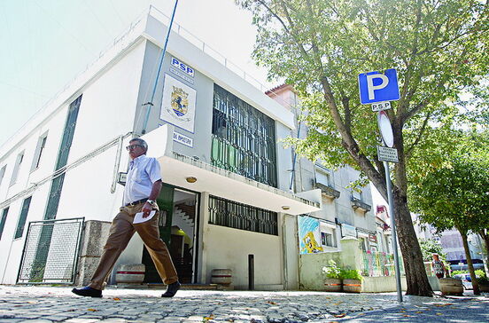 Tenta roubar pistola a PSP após espancar mulher e vizinha