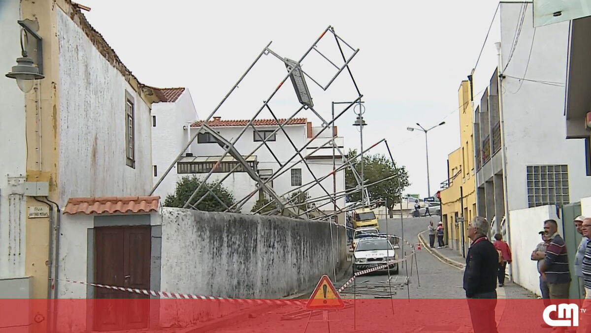 Três feridos em queda de andaime em Esposende Atualidade Correio da