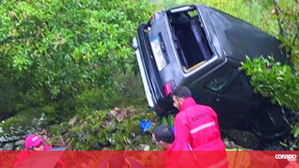 Jovem De Anos Projetado De Carro Ap S Queda Em Ravina Portugal