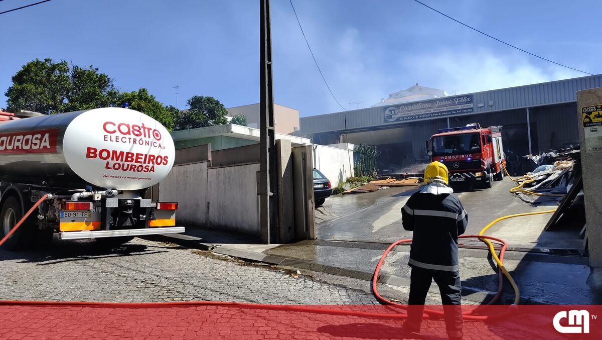 Trabalhador sofre ferimentos graves em incêndio numa carpintaria na