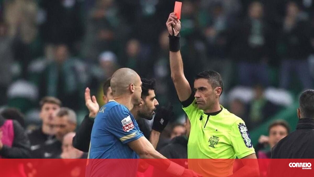 Pepe suspenso por dois jogos após expulsão no clássico o Sporting