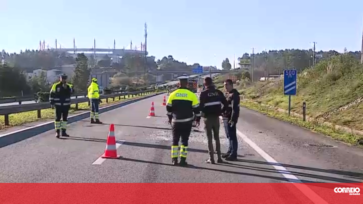 Um morto e quatro feridos em acidente na A25 junto ao Estádio de Aveiro