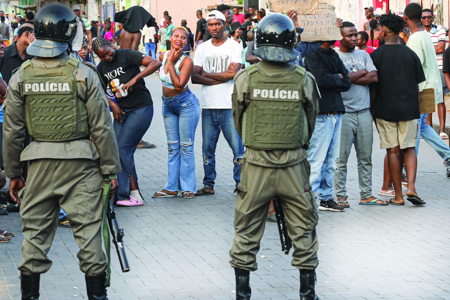 Pelo menos 67 mortos e 210 detidos num mês de manifestações em