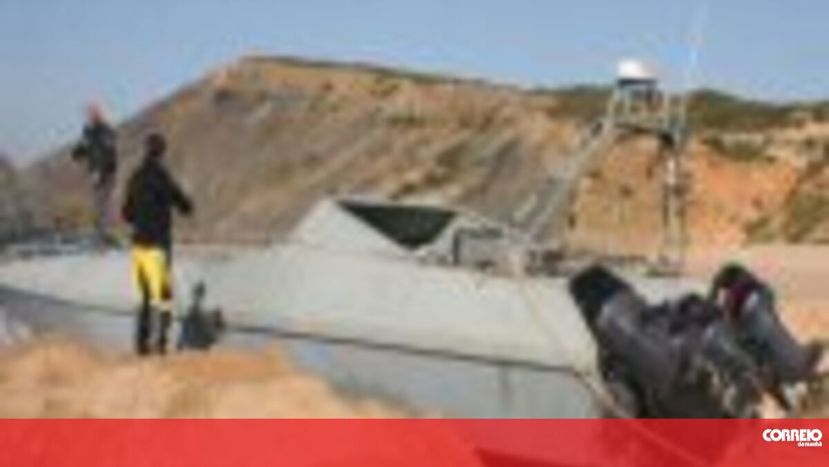 Lancha Voadora Aterra Na Praia Portugal Correio Da Manh lancha-voadora-aterra-na-praia-portugal-correio-da-manh