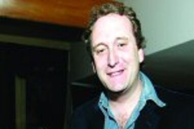 Eduardo Madeira dá autógrafos