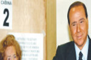 Berlusconi repreendido por influenciar a mãe