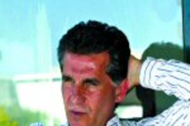 Queiroz fala em chantagem