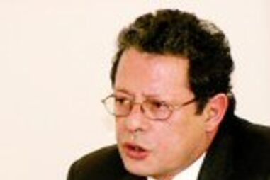 Mário Moura denuncia ex-ministro